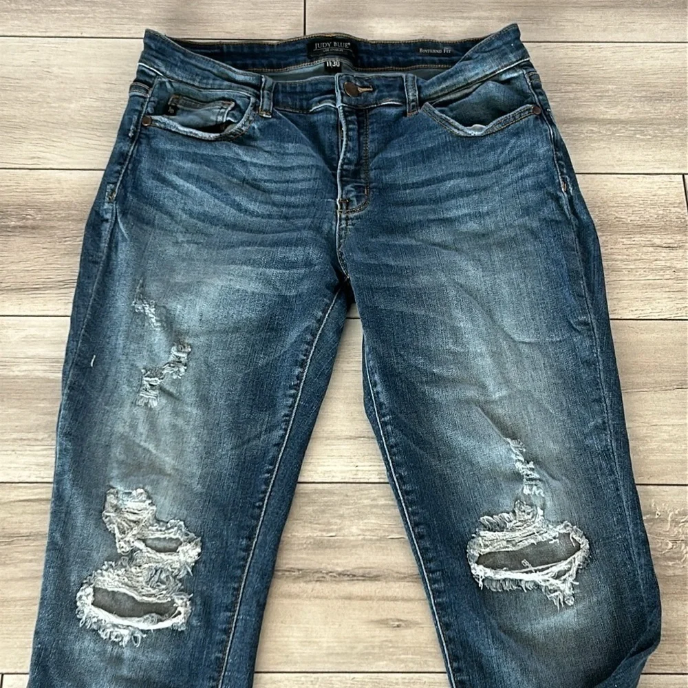 Judy Blue boyfriend fit jeans distressed size 30
